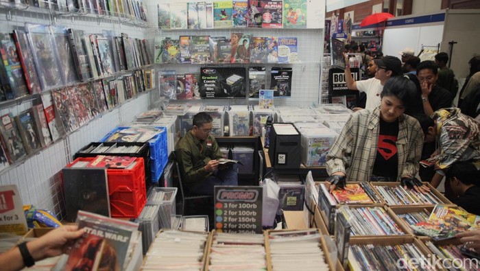 Cosplay hingga Game dan Anime Ramaikan Comic Con 2025 Penggemar cosplay berpose di booth fotografi pada Indonesia Comic Con (ICC) x Indonesia Anime Con (INACON) 2025 di JICC Senayan, Jakarta, Sabtu (25/10/2025). Kegiatan tersebut bertajuk Pop Culture Crossover Celebration of The Year.