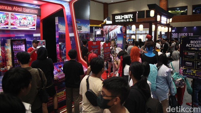 Cosplay hingga Game dan Anime Ramaikan Comic Con 2025 Penggemar cosplay berpose di booth fotografi pada Indonesia Comic Con (ICC) x Indonesia Anime Con (INACON) 2025 di JICC Senayan, Jakarta, Sabtu (25/10/2025). Kegiatan tersebut bertajuk Pop Culture Crossover Celebration of The Year.