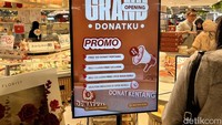 Dalam rangka grand opening di Kota Kasablanka, Donatku menawarkan berbagai macam promo menarik. Bagi yang beruntung, bisa mendapat 100 donat pertama secara gratis! Foto: Detikcom / Atiqa Rana