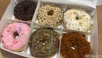 Nyam! Donat Kentang Jadul di Transmart Kokas Punya Topping Sultan Nyam! Donat Kentang Jadul di Transmart Kokas Punya Topping Sultan