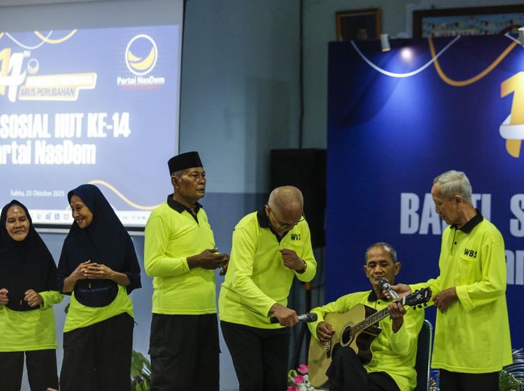 Hangatnya Momen Berbagi di Panti Sosial Jakarta