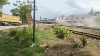 Evakuasi KA Purwojaya yang Anjlok di Bekasi Tuntas, Jalur Bisa Dilintasi Lagi Evakuasi KA Purwojaya yang Anjlok di Bekasi Tuntas, Jalur Bisa Dilintasi Lagi