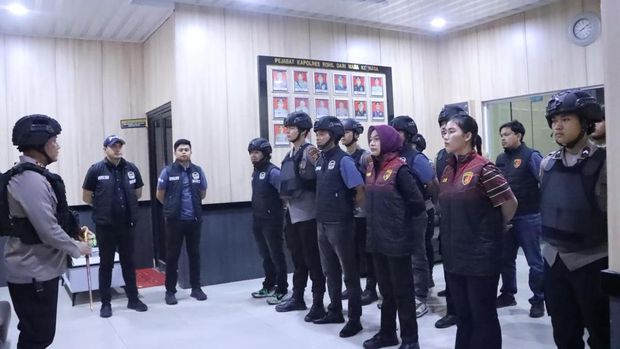 Kapolres Rohil AKBP Isa Imam Syahroni memimpin patroli Tim RAGA. Kapolres Rohil AKBP Isa Imam Syahroni memimpin patroli Tim RAGA.