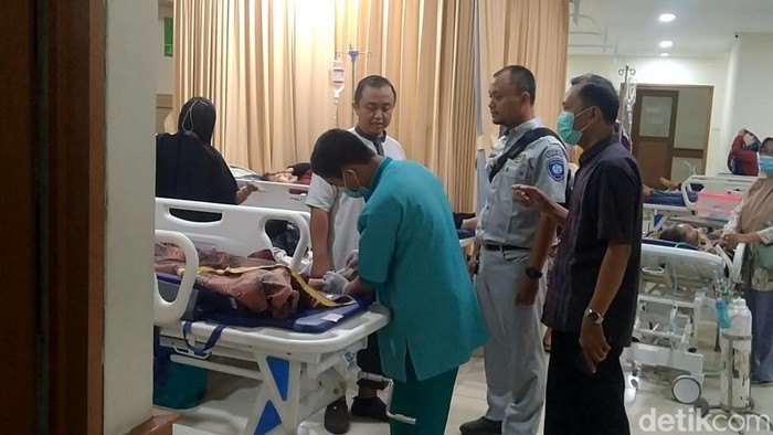 Kecelakaan di Tol Pemalang-Batang Situasi penanganan korban luka akibat kecelakaan maut bus pariwisata di RS Siaga Medika Pemalang, Sabtu (25/10/2025).