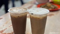 Minumannya tersedia es Milo seharga Rp 17.000. Selain itu, tersedia menu kopi yang dibuat menggunakan 100% biji robusta. Foto: detikcom/Riska Fitria
