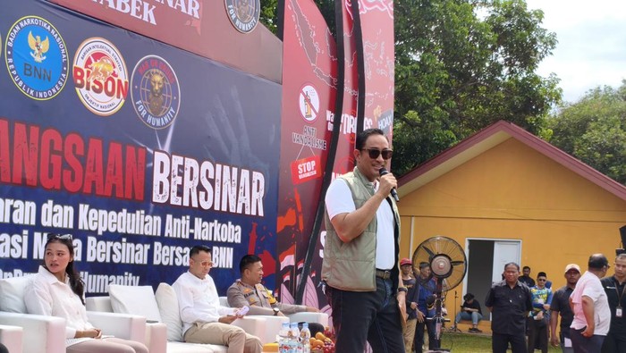 Komjen Suyudi Ario Seto Kepala BNN Komjen Suyudi Ario Seto saat memberikan pengarahan kepada para pelajar yang mengikuti kegiatan kemah kebangsaan Bersih Narkoba (Bersinar) di Bumi Perkemahan Cibubur, Jakarta Timur, Sabtu (25/10/2025).