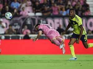 Messi Terbang Usai Dapat Sepatu Emas