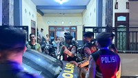 Pria Bangkalan Nekat Pakai Hijab Masuk Kos Putri untuk Temui Eks Pacar Pria Bangkalan Nekat Pakai Hijab Masuk Kos Putri untuk Temui Eks Pacar