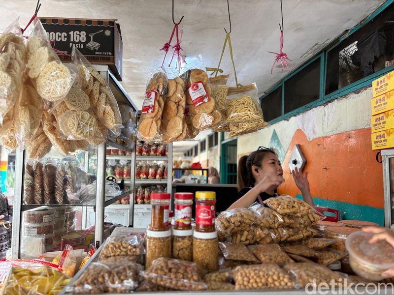 Martabak Mini Valencia Martabak Mini Valencia di Pasar Puri Indah.