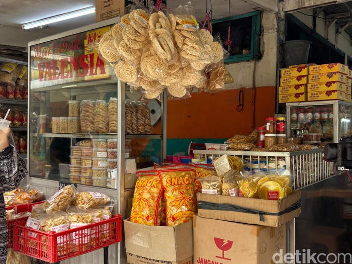 Martabak Mini Valencia di Pasar Puri Indah.