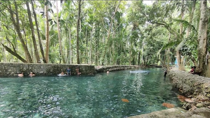 Mata Air Oemau di Rote Ndao, NTT. Mata Air Oemau di Rote Ndao, NTT.
