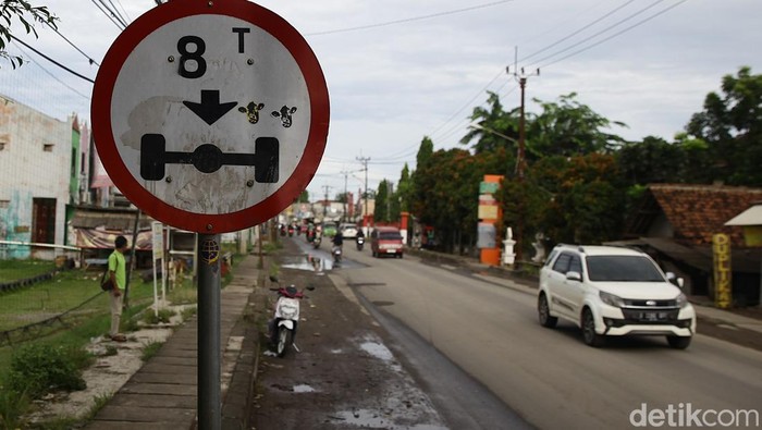 Penutupan sementara tambang di Parung Panjang membuat warga kehilangan mata pencaharian, namun menghadirkan udara lebih bersih dan lingkungan yang mulai pulih.