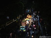 Gemerlap Malam Bandung dengan Pawai Mobil Hias di HJKB ke-215