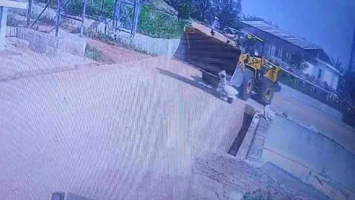 Pekerja Pabrik Tewas Terlindas Kendaraan Berat