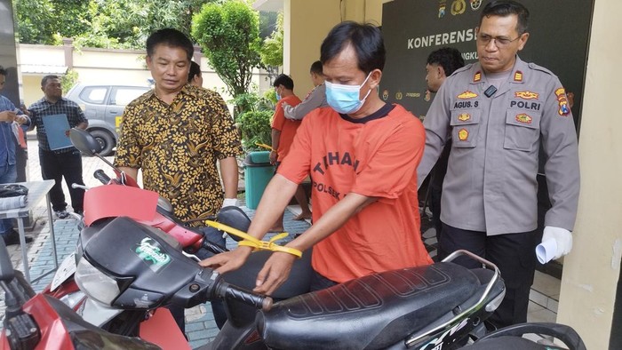 Pelaku curanmor dengan modus dagang pentol Pelaku curanmor dengan modus dagang pentol