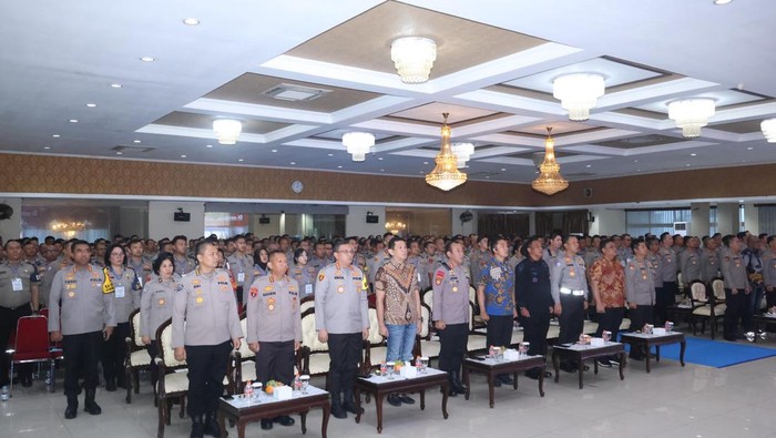 Pelatihan tugas pokok dan fungsi (Tupoksi) pengamanan dan pelayanan masyarakat terpadu (Pamapta) Polda Metro Jaya. Pelatihan tugas pokok dan fungsi (Tupoksi) pengamanan dan pelayanan masyarakat terpadu (Pamapta) Polda Metro Jaya.