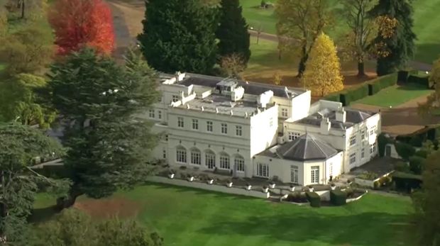 Pemandangan drone menunjukkan Royal Lodge, sebuah properti besar di perkebunan di sekitar Kastil Windsor, milik Pangeran Andrew dari Inggris, , Inggris, 21 Oktober 2025. REUTERS TV Pemandangan drone menunjukkan Royal Lodge, sebuah properti besar di perkebunan di sekitar Kastil Windsor, milik Pangeran Andrew dari Inggris, , Inggris, 21 Oktober 2025. REUTERS TV