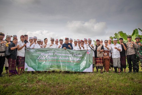 Pemerintah Kabupaten Bangli menggelar aksi penanaman pohon secara simbolis di seputaran Pura Pucak Hyang Wukir. Kegiatan ini bertepatan dengan perayaan Hari Suci Tumpek Wariga yang dikenal sebagai upacara Wana Kerthi, yakni wujud pemuliaan terhadap tumbuh-tumbuhan.