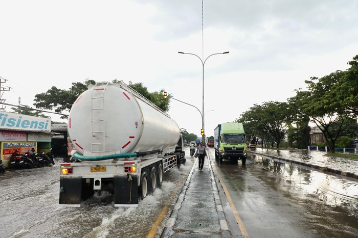 Penanganan Banjir di Semarang dan Demak Penanganan Banjir di Semarang dan Demak
