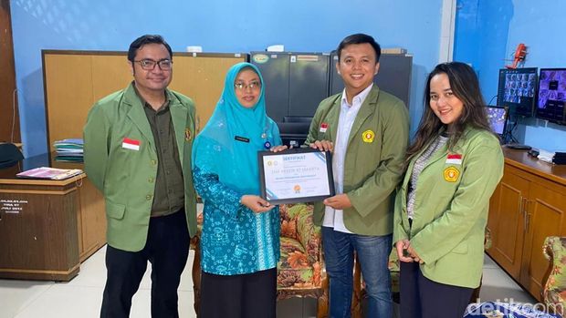 Pendidikan Politik Digital di SMAN 97 Jakarta Selatan Pendidikan Politik Digital di SMAN 97 Jakarta Selatan oleh mahasiswa S2 Ilmu Politik Universitas Pembangunan Nasional Veteran Jakarta