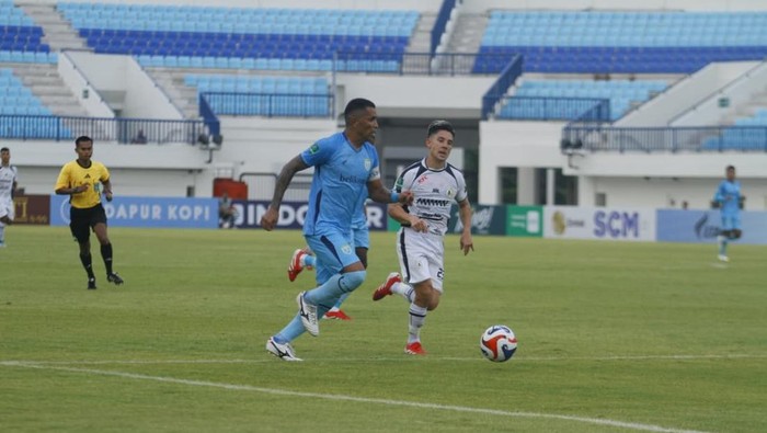 Persela vs PSS Sleman Laga Championship Persela vs PSS Sleman di Stadion Surajaya