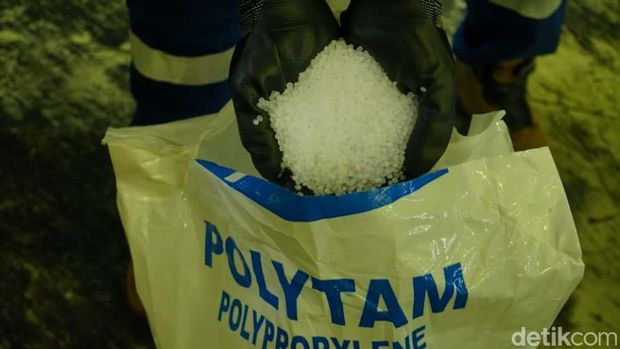 Produk Polytam yang dihasilkan Pertamina Kilang Plaju. Produk Polytam yang dihasilkan Pertamina Kilang Plaju.