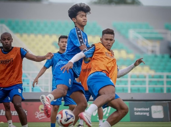 Tim PSIS menjalani sesi latihan di Stadion Gelora Delta, Sabtu (25/10/2025) sore.