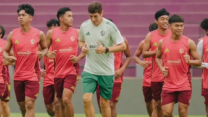 PSM Makassar menggelar latihan di Stadion Brawijaya jelang melawan Persik Kediri. PSM Makassar menggelar latihan di Stadion Brawijaya jelang melawan Persik Kediri.