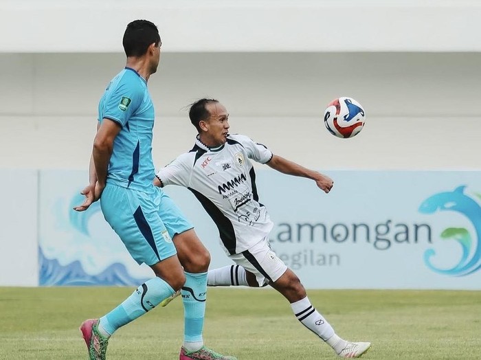 PSS Sleman Laga Persela Lamongan vs PSS Sleman di Stadion Surajaya, Lamongan, Sabtu (25/10/2025).