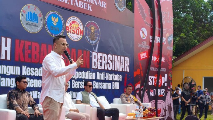 Raffi Ahmad menghadiri Kemah Kebangsaan Bersih Narkoba (Bersinar) Raffi Ahmad menghadiri Kemah Kebangsaan Bersih Narkoba (Bersinar)