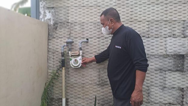 Relawan SPPG Prabumulih Timur memperlihatkan meteran jargas di dapur MBG tersebut. Relawan SPPG Prabumulih Timur memperlihatkan meteran jargas di dapur MBG tersebut.