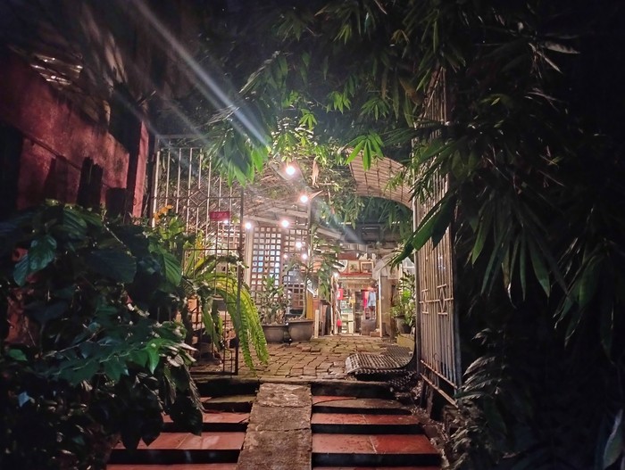 Rummah Go'A  Kafe Artistik Seperti Negeri Dongeng Milik Seniman Dik Doank Rummah Go'A  Kafe Artistik Seperti Negeri Dongeng Milik Seniman Dik Doank