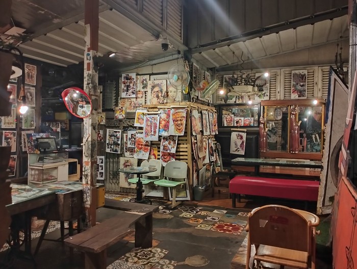 Rummah Go'A Kafe Artistik Seperti Negeri Dongeng Milik Seniman Dik Doank Rummah Go'A Kafe Artistik Seperti Negeri Dongeng Milik Seniman Dik Doank