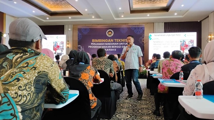 SPPG MBG Pacitan Bimbingan Teknis (Bimtek) Penjamah Makanan untuk program Makan Bergizi Gratis (MBG) di Pacitan