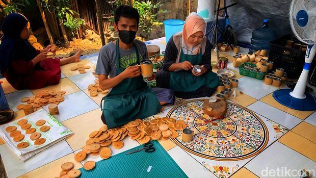 Suhendi bawa kerajinan bambu tembus pasar dunia Suhendi bawa kerajinan bambu tembus pasar dunia
