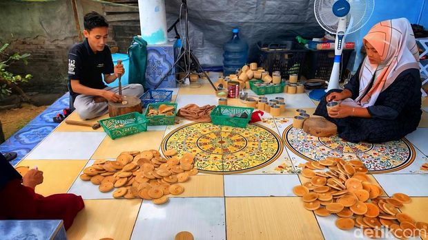 Suhendi bawa kerajinan bambu tembus pasar dunia Suhendi bawa kerajinan bambu tembus pasar dunia