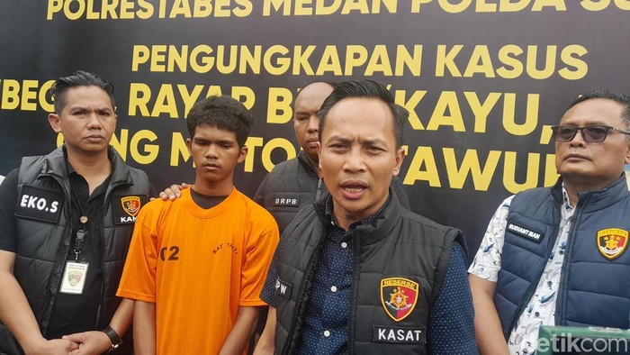 Pelaku RJ yang merupakan eksekutor pembacokan David di Medan Tembung. (Foto: Nizar Aldi/detikSumut) Pelaku RJ yang merupakan eksekutor pembacokan David di Medan Tembung. (Foto: Nizar Aldi/detikSumut)
