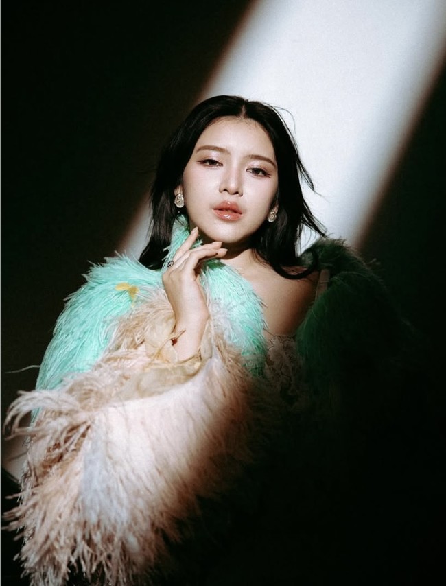 Prestasinya tak sampai di situ. Tiara berhasil memenangkan penghargaan Artis Media Sosial Terbaik di Indonesian Music Awards 2025. Foto: Instagram/@tiaraandini
