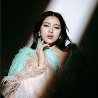 Prestasinya tak sampai di situ. Tiara berhasil memenangkan penghargaan Artis Media Sosial Terbaik di Indonesian Music Awards 2025. Foto: Instagram/@tiaraandini