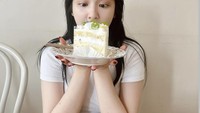 Foto: Instagram/@tiaraandini Selain aktivitas dunia hiburan, Tiara juga suka membagikan momen makan. Salah satunya ketika mengunjungi kafe dessert lucu.