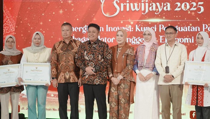 UMKM Gubernur Susmel Herman Deru menghadiri acara semarak UMKM Sriwijaya 2025 di Atrium Palembang Indah Mall