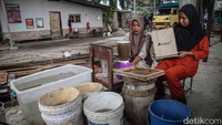Di lingkungan sekolah, gerakan peduli sampah juga semakin gencar dilakukan. Anak-anak diajak memahami pentingnya membuang sampah pada tempatnya dan ikut serta dalam lomba daur ulang kreatif.