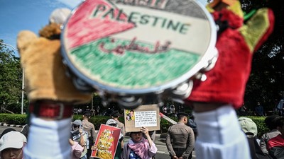 Aksi Solidaritas untuk Palestina Warnai Depan Kedubes AS di Jakarta