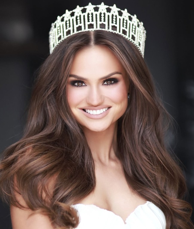 Audrey Eckert dinobatkan sebagai Miss USA 2025. Dengan kemenangan ini, Audrey Eckert akan mewakili Amerika Serikat ke Thailand pada November mendatang untuk bersaing di ajang Miss Universe 2025. Foto: dok. Instagram @audreyeckert_