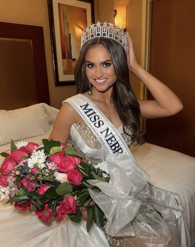 Di dunia profesional, Audrey dikenal sebagai advokat keselamatan digital dan pemimpin komunitas yang selalu aktif membantu masyarakat baik secara online maupun offline. Saat ini, ia bekerja sebagai koordinator media sosial dan pemasaran untuk Sapahn, merek tas tangan asal Thailand. Foto: dok. Instagram @audreyeckert_