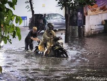 Hujan 2 Jam, Sejumlah Ruas Jalan di Kota Minyak Bojonegoro Banjir