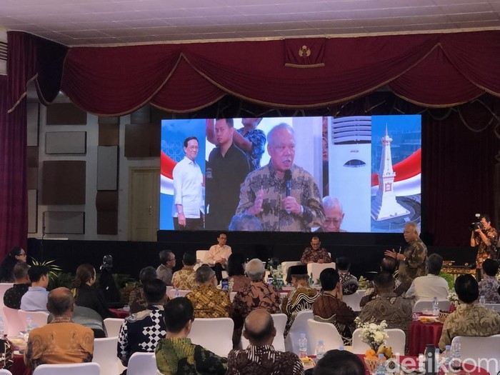 Basuki Hadimuljono dalam Forum Sambung Rasa Kebangsaan Untuk Indonesia Damai di Sasono Hinggil, Alun-alun Selatan Keraton Jogja, Minggu (26/10/2025). Basuki Hadimuljono dalam Forum Sambung Rasa Kebangsaan Untuk Indonesia Damai di Sasono Hinggil, Alun-alun Selatan Keraton Jogja, Minggu (26/10/2025).