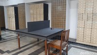 Ada yang berukuran setinggi lemari, bahkan ada pula ruangan brankas yang di dalamnya masih menyimpan 12 bilik kecil untuk nasabah prioritas saat itu. Konsep “brankas di dalam brankas” menjadi salah satu daya tarik utama, menunjukkan betapa ketatnya perlindungan aset pada masa lalu. Nyimas Amrina Rosada/detikcom