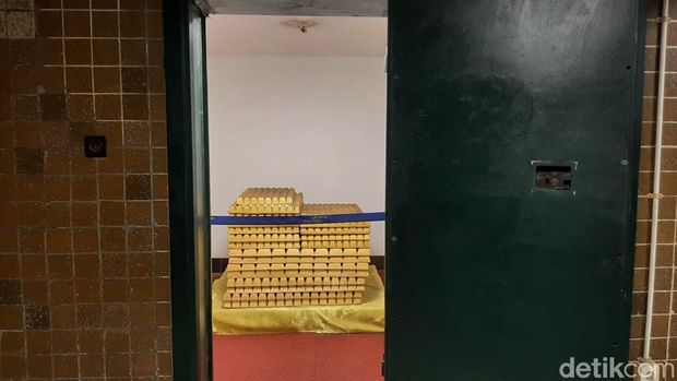 Berada di lantai dasar Museum Bank Mandiri, ruang Safe Deposit Box memberi kesan kerahasiaan yang mendalam. Berada di lantai dasar Museum Bank Mandiri, ruang Safe Deposit Box memberi kesan kerahasiaan yang mendalam.