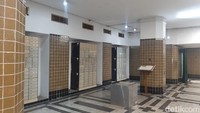Pintu baja itu dahulu menjadi pengaman ruang deposit NHM, lengkap dengan dinding setebal satu meter yang difungsikan untuk menahan api dan serangan fisik. Nyimas Amrina Rosada/detikcom